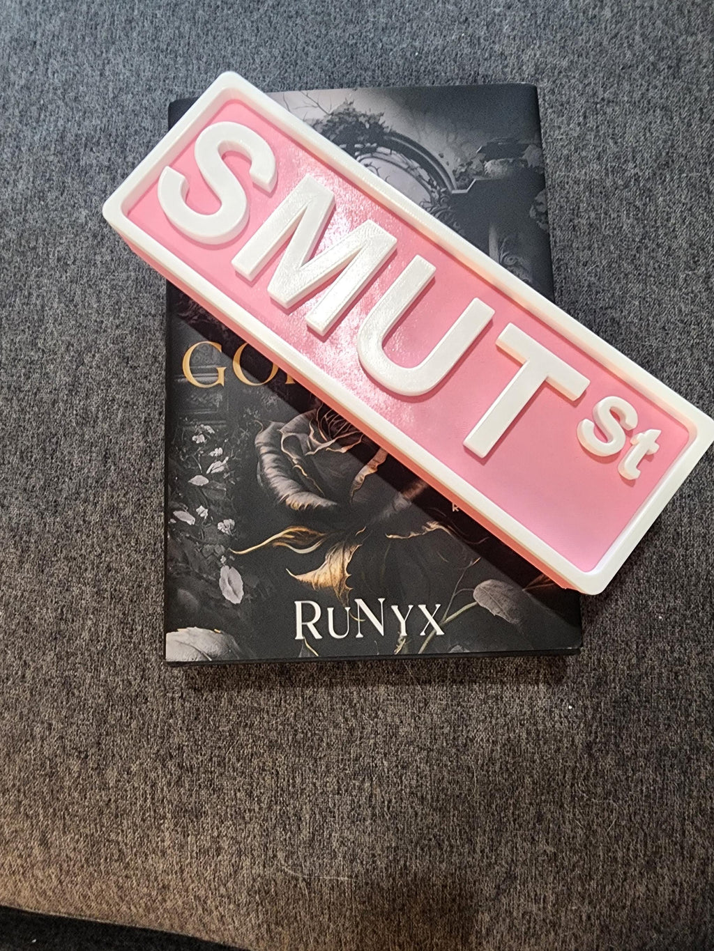 Personalized Library Street Sign: 3D Printed Bookshelf Decor