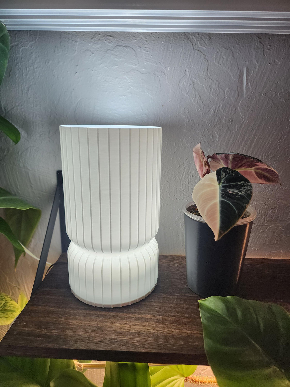 Modern Industrial Table Lamp: Ambient Mood Lighting, Cozy Decor