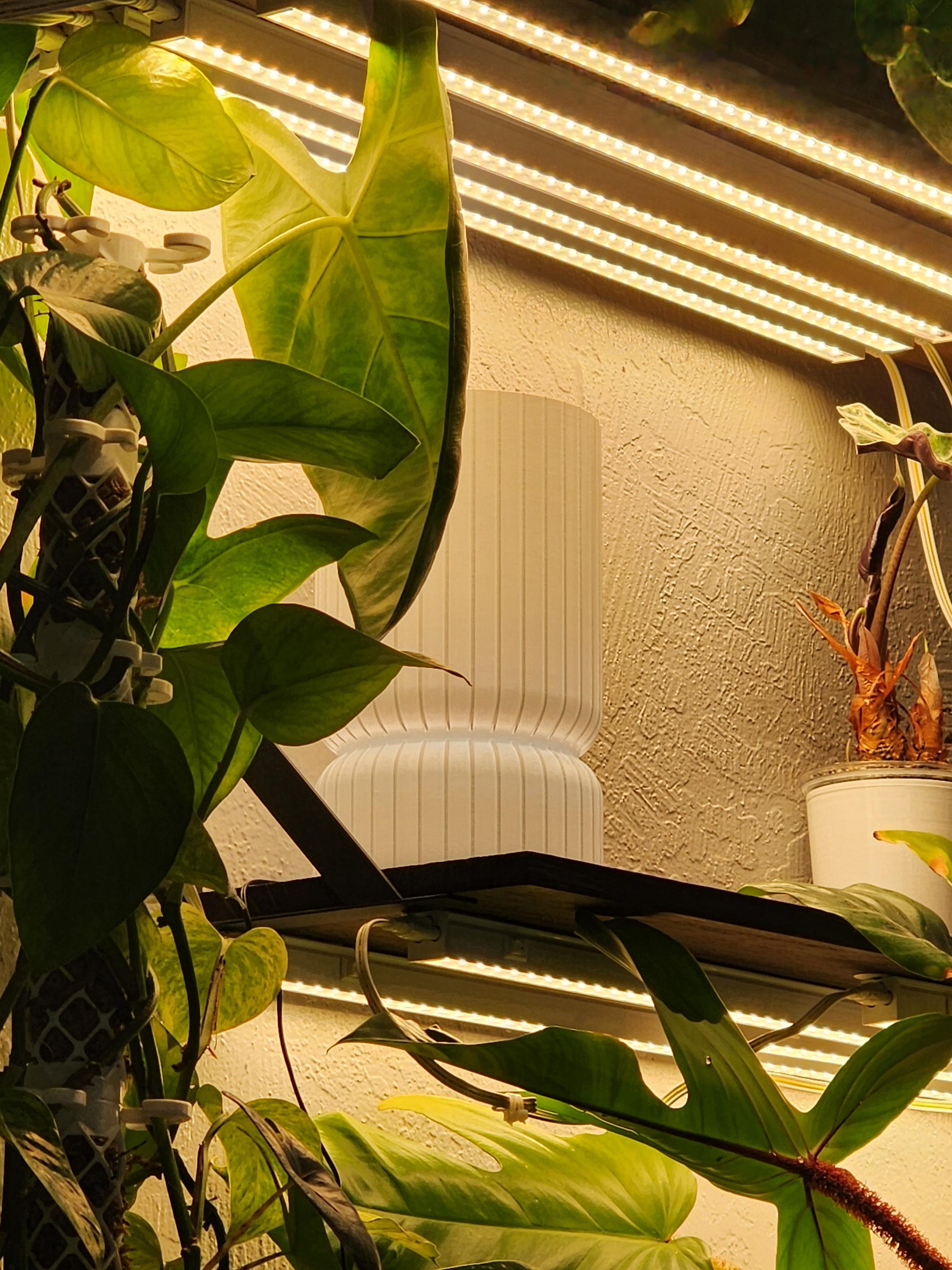 Modern Industrial Table Lamp: Ambient Mood Lighting, Cozy Decor
